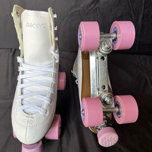 Skates used like new, size 8 withe color